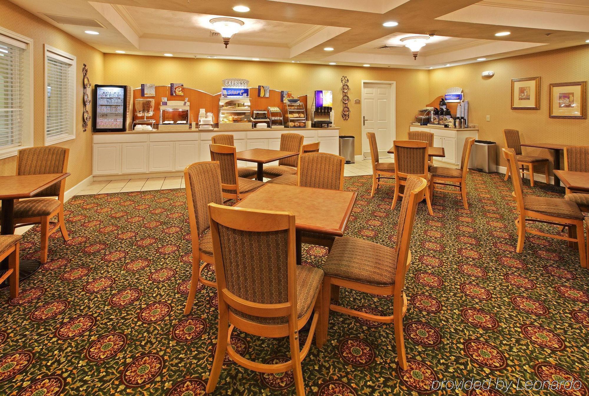 Holiday Inn Express & Suites Magnolia-Lake Columbia Restoran foto